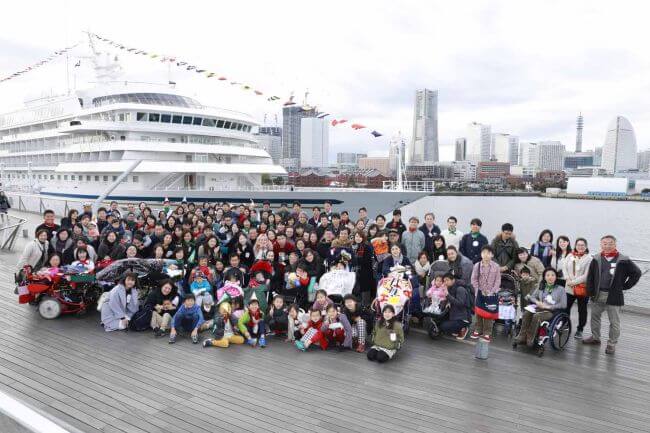 Children and Family from Hope&Wish Welcomed Aboard Christmas-decorated Asuka II