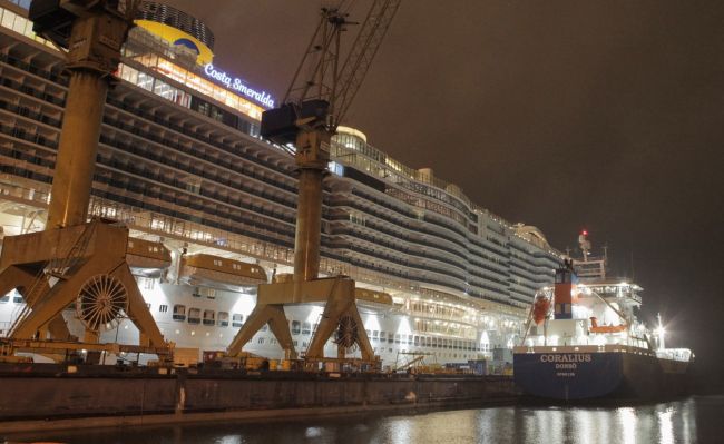 coralius STS LNG Bunkering to cruise ship gasum