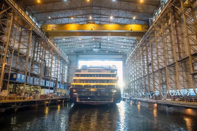 The NG Endurance has started on her way out of the dock hall. Photo_ Per Eide Studio
