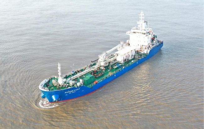 Marine Vicky singapore first lng powered bunker tanker