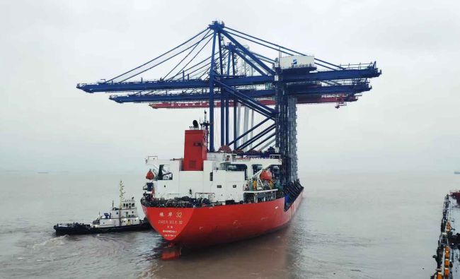 Two New Super-Post Panamax Cranes On Their Way To Stockholm Norvik Port