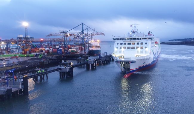 Stena Edda birthing in Belfast