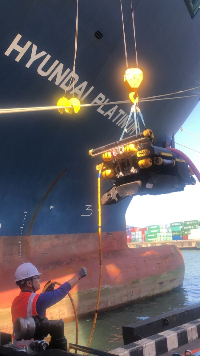 Deploys Underwater Robots for Hull Cleaning_Hyundai Merchant Marine_HMM - Copy