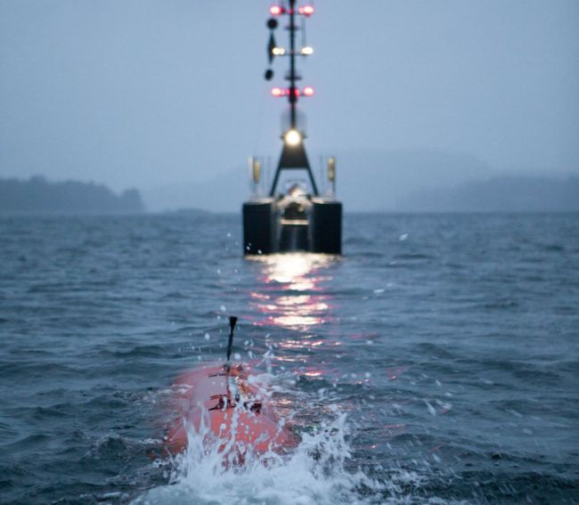 SEA-KIT image for Fugro PR - Line up for HUGIN AUV recovery into SEA-KIT USV_InnerSpaceCenter COMPR