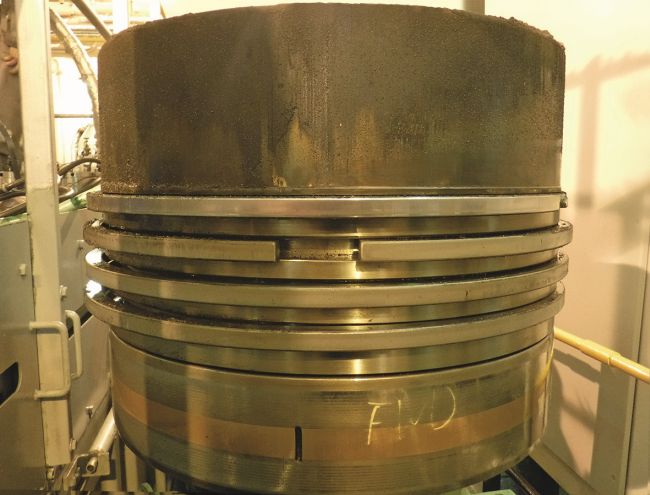 NAVIGO MCL Extra shows excellent piston cleanliness on E.R. TALINN at end of trial inspection
