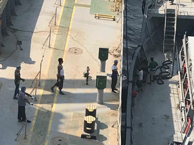 Stevedores-not-wearing-PPE
