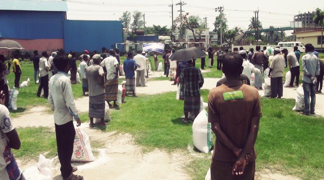 NGOs Distribute Emergency Food To Shipbreaking Workers In Bangladesh