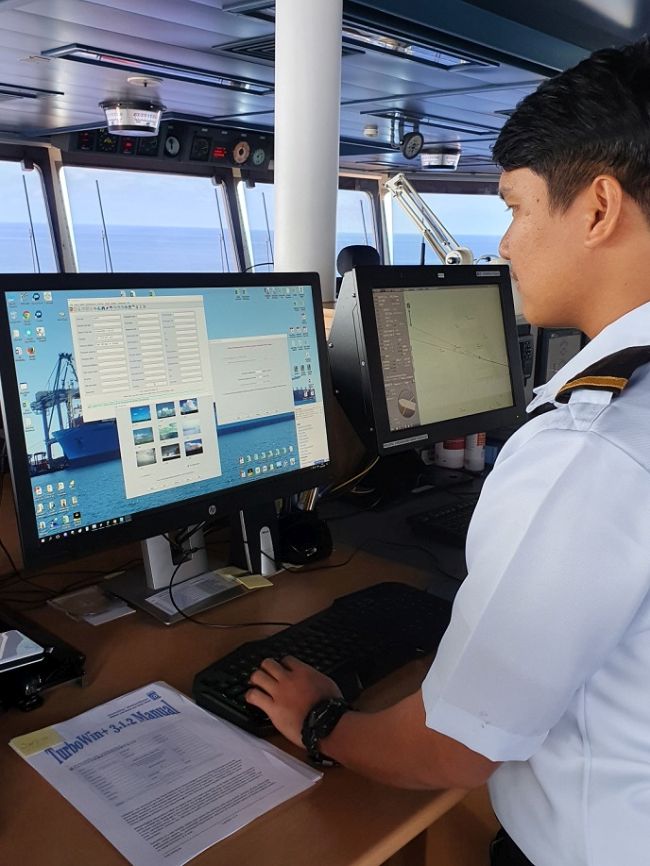 manila-maersk-vos