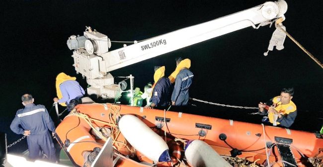 Indian coast guard rescues 12 crew members from sinking ship 