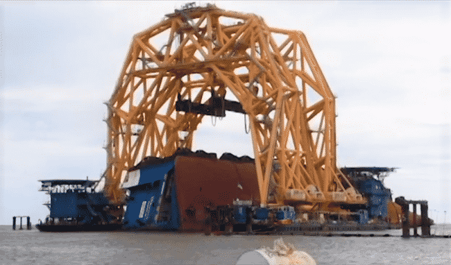 Massive Cranes For Salvage Of MV Golden Ray