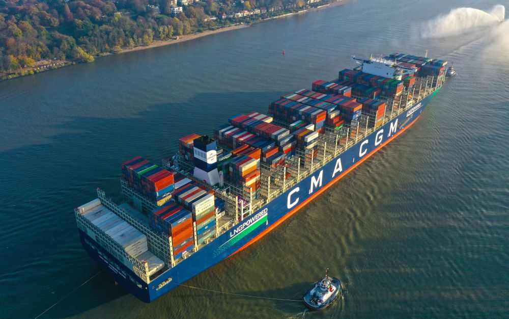 CMA CGM Jacques Saade - World's largest lng powered container ship - hamburg 