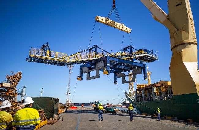 stacker reclaimer components were shipped on behalf of one of the world’s leading project logistics providers