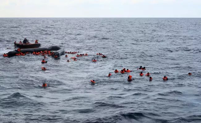 Refugees sink