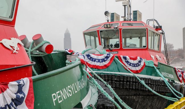 Stan_Tug_1907_ICE_harbour_tugs_the_Pennsylvania_and_Wisconsin
