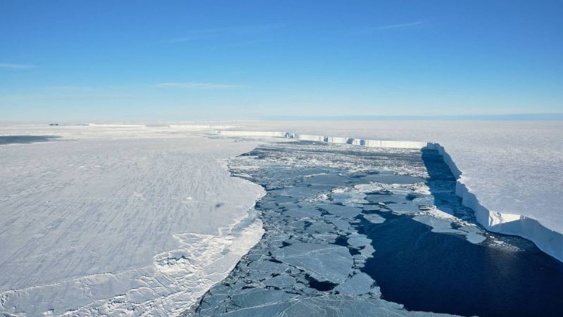 Broken Iceberg - Brunt-Eisschelf TimKalvelage