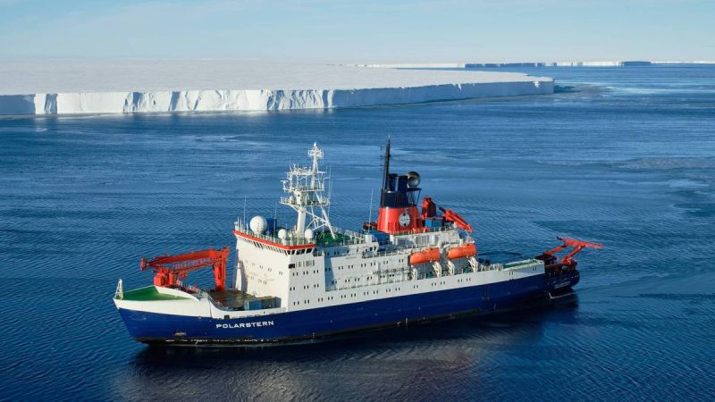 Polarstern Reserach Vessel - Brunt-Eisschelf TimKalvelage