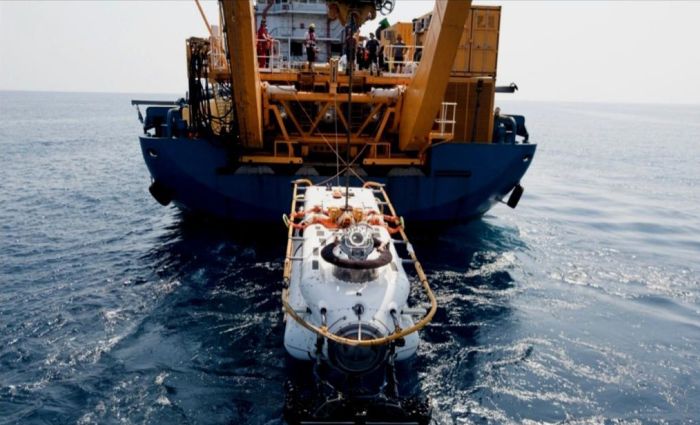 India Sends Mini-Sub To Rescue 53 Crew of Missing Indonesian Submarine
