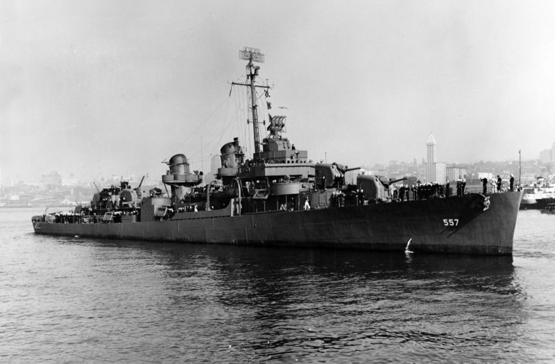 USS_Johnston_(DD-557)_underway_on_27_October_1943_(NH_63495)