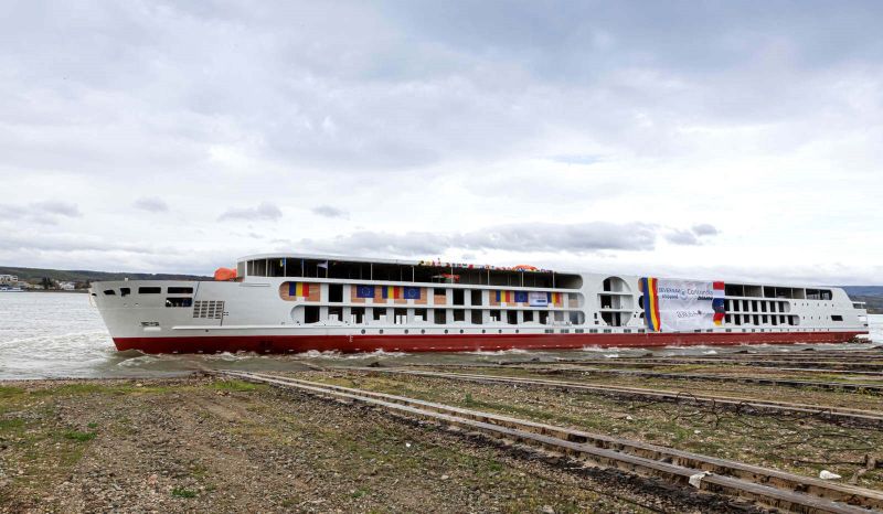 a_rosa_river_cruise_ship_1