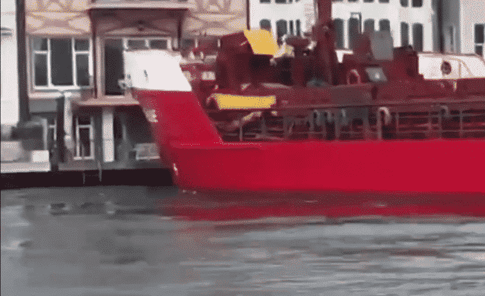 bosphorous-cargo-ship-collision-1