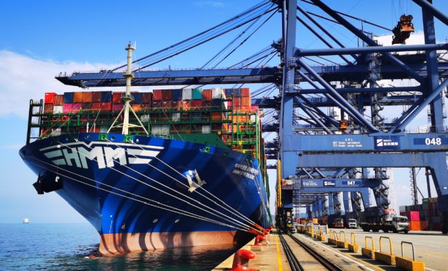 HMM's Twelve 24,000 TEU Ships Fully Laden With Containers