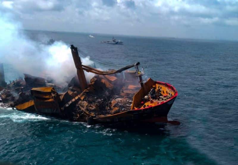 X-Press Pearl Sinks off colombo 