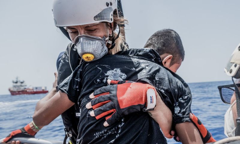 572 survivors need to disembark in a Place of Safety without further delay