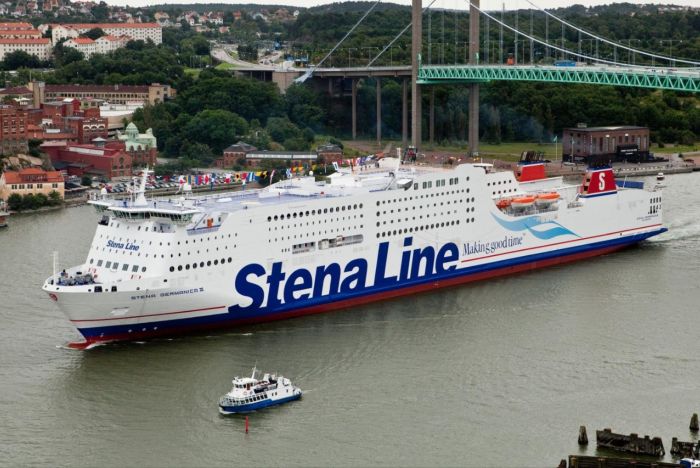 Methanol-fuelled newbuilds Stena Germanica (right) can cost less than a LNG-burning ship