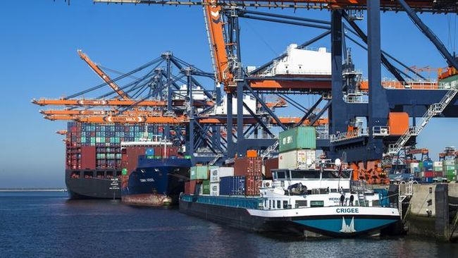 euromax-barge-feeder-deepsea