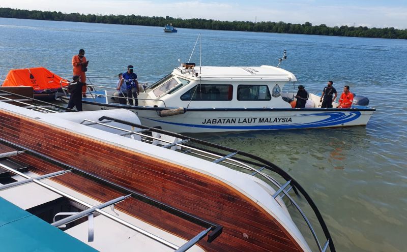Malaysia marine recue team - jabatan laut malaysia