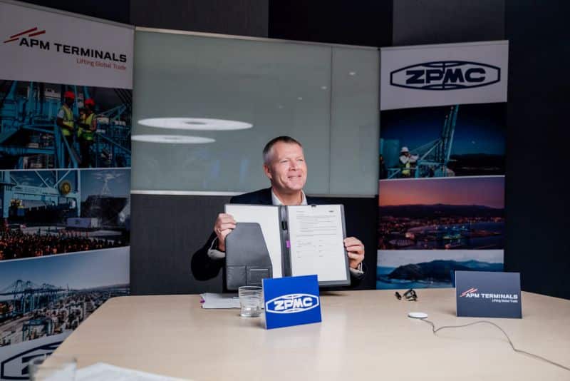 apm-terminals-maersk-signing-meeting-highres