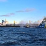 KBV 001 vattenbombar elden på Almirante Storni