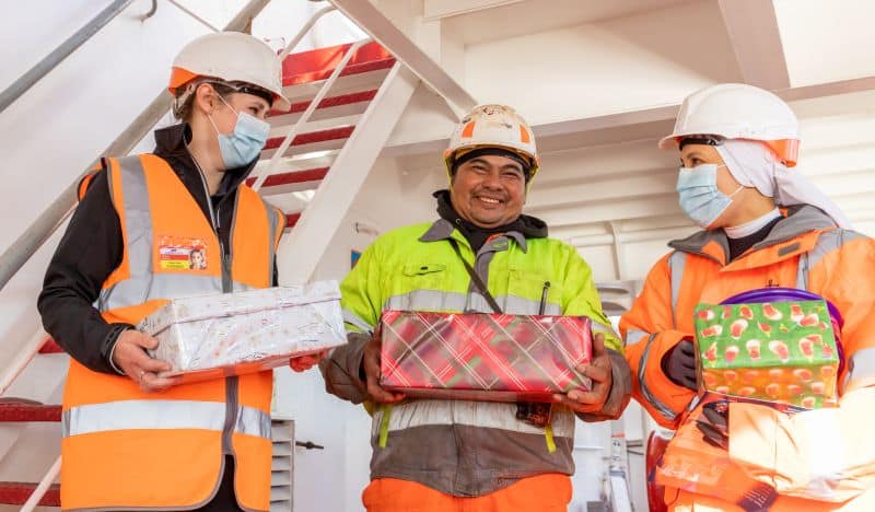 Stella Maris chaplains shoeboxes for seafarers