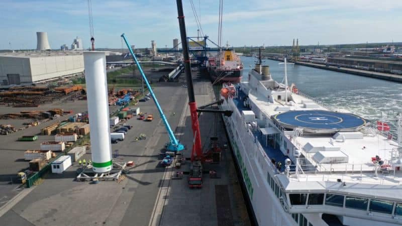 Installation of the Norsepower Rotor Sail on Scandlines' second vessel, MV Berlin. 