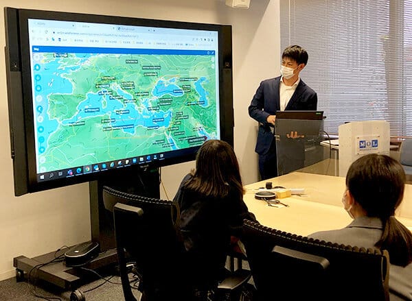 Students view monitors during an explanation of the Safety Operations Supporting Center.