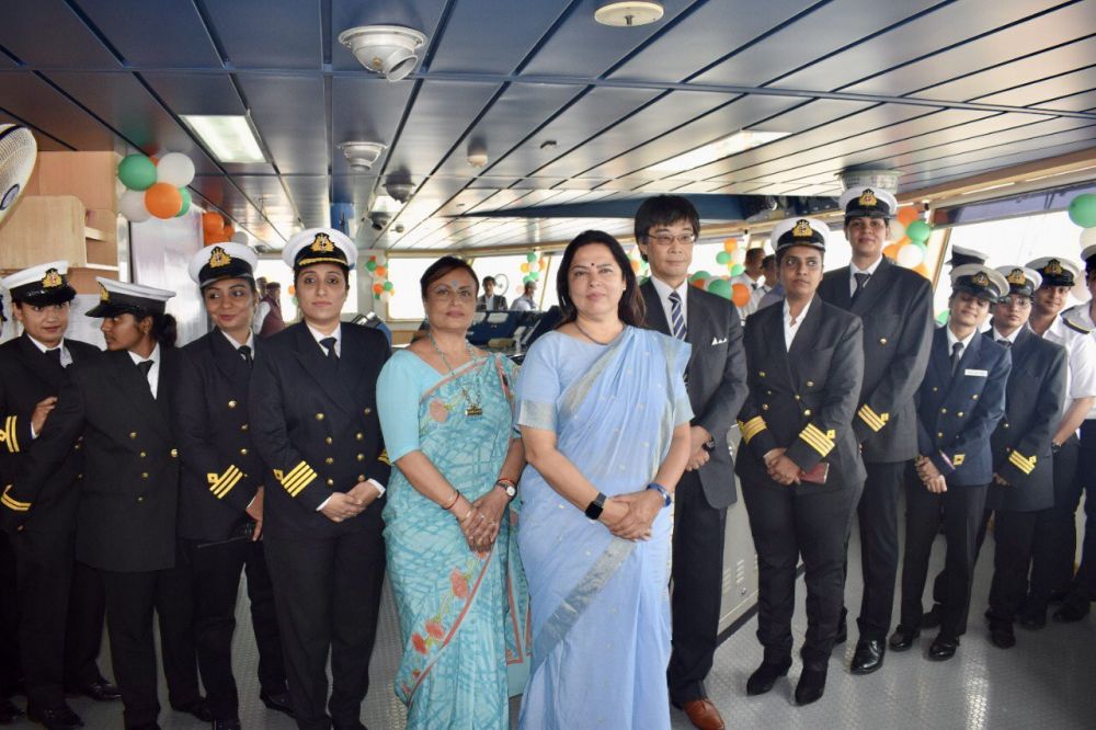 all women crew