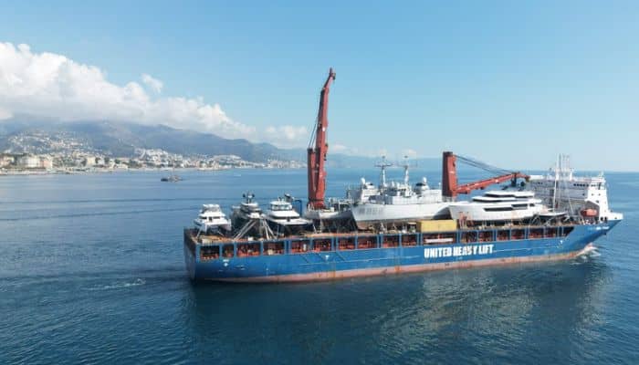 Heavy-lift vessel