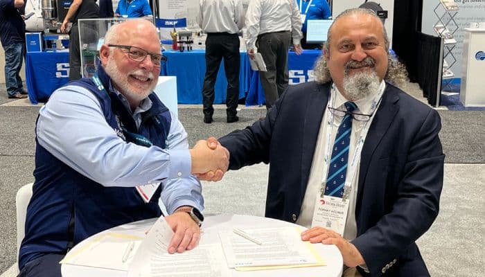 Robert Schluter, Managing Director, e1 Marine, and Ferhat Acuner, General Manager and Board Member, NAVTEK