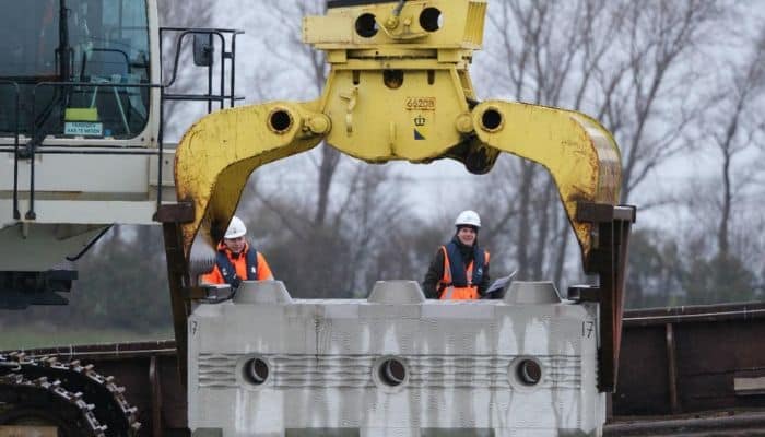 Rotterdam Reef Successfully Installed