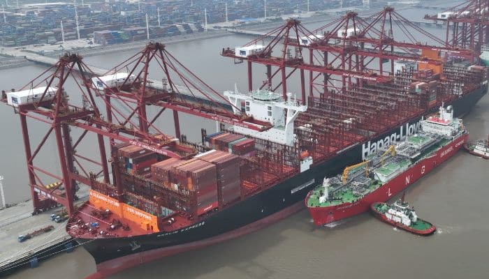 Berlin Express LNG bunkering at Ningbo-Zhoushan port