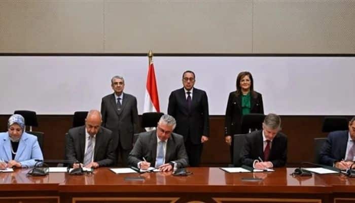 Egyptian Prime Minister witnesses the signing of the Framework Agreement between SCZONE and C2X