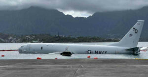US Navy Successfully Removes P-8A Poseidon Aircraft From The Sea Near Hawaii