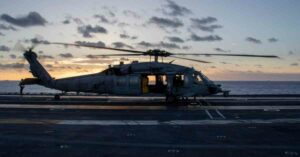 US Navy Successfully Retrieves Crashed MH-60R Sea Hawk Helicopter In San Diego Bay