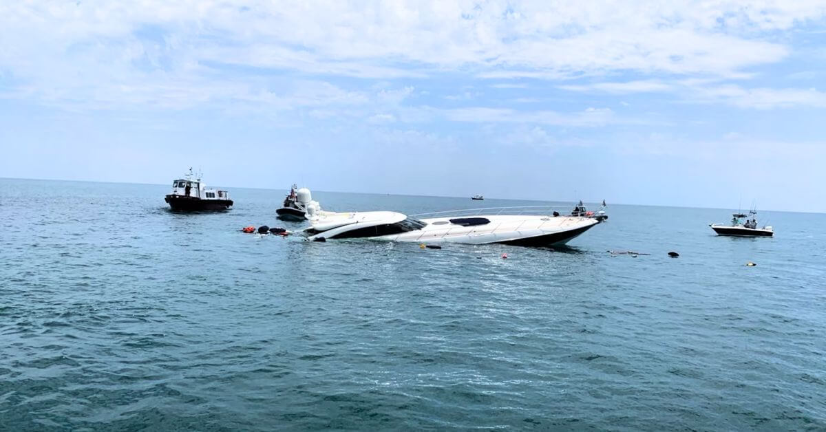 Sinking Yacht 