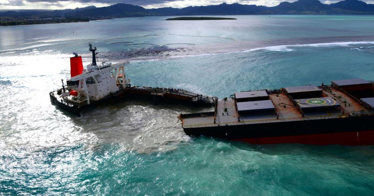 MV Wakashio oil spill