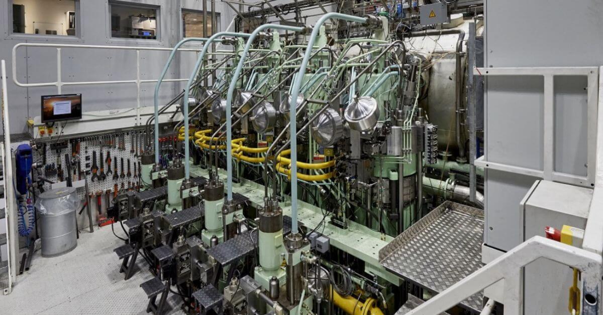 Ammonia-Powered Two-Stroke Engine