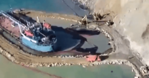 Over 150 Volunteers Cleaning Black Sea Oil Spill Suffer Major Health Issues, 1 Dead