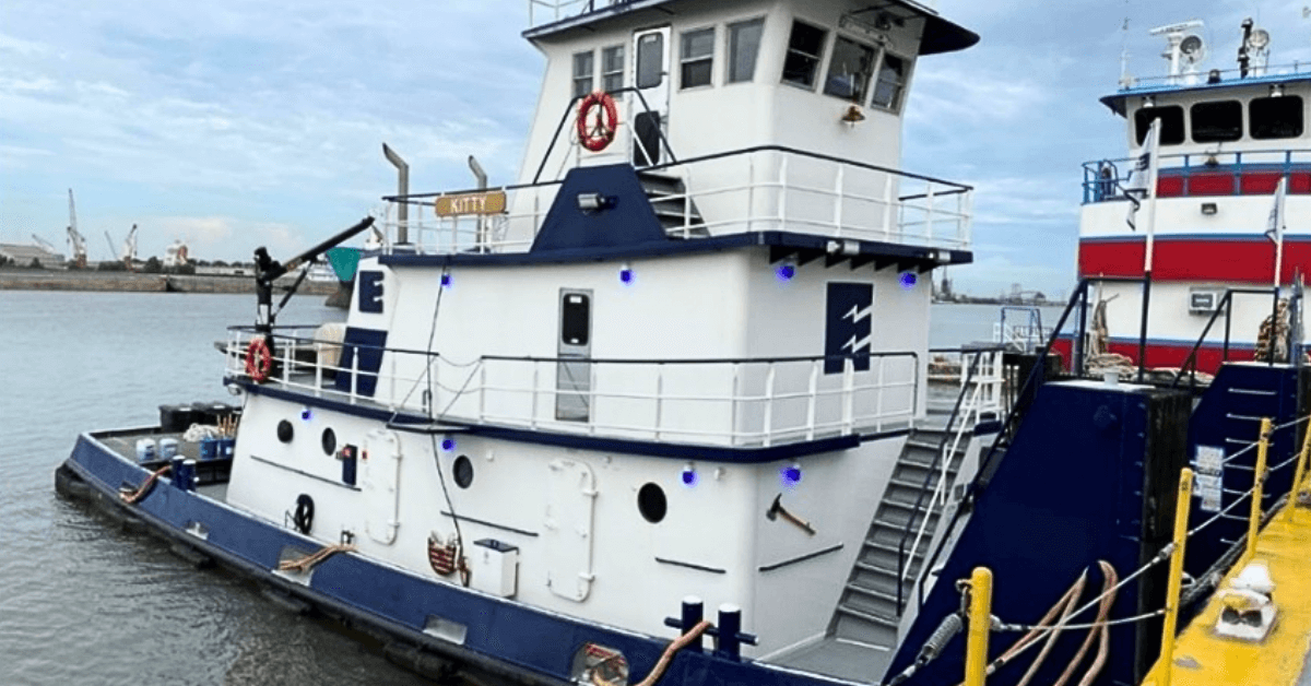 Towing vessel